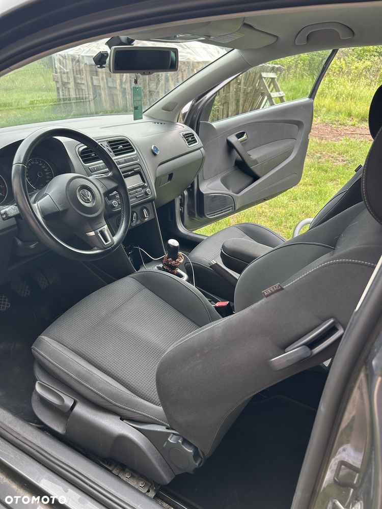 Volkswagen Polo - 2