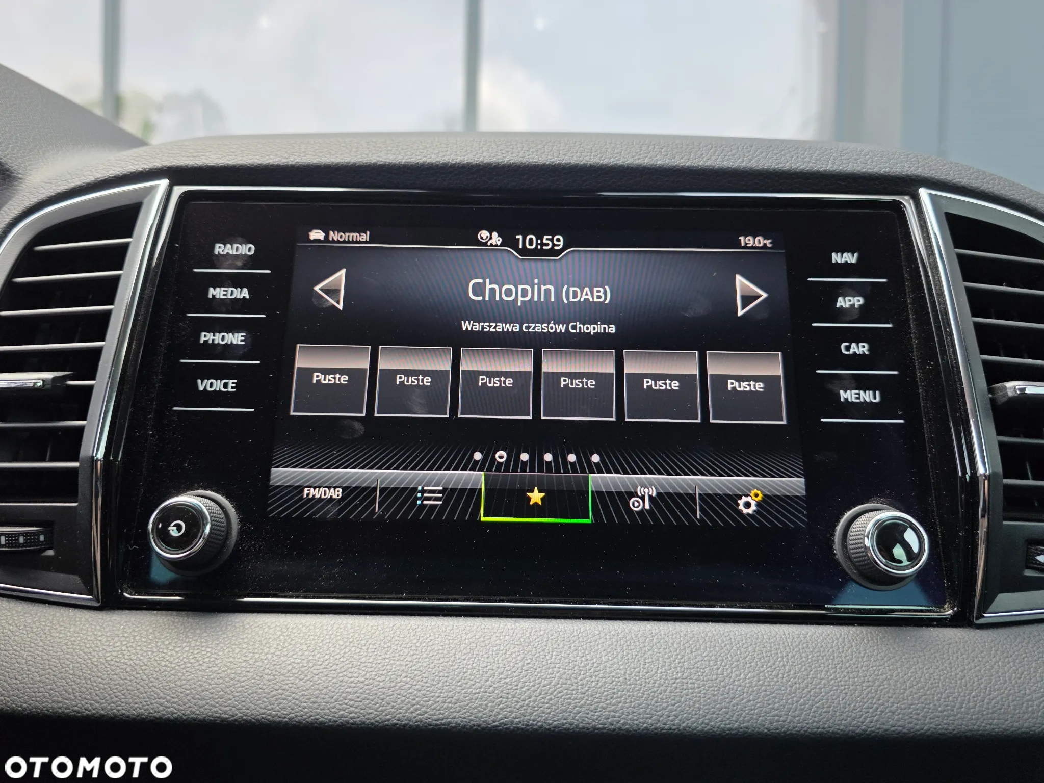 Skoda Karoq 1.5 TSI ACT 4x2 Style DSG - 24