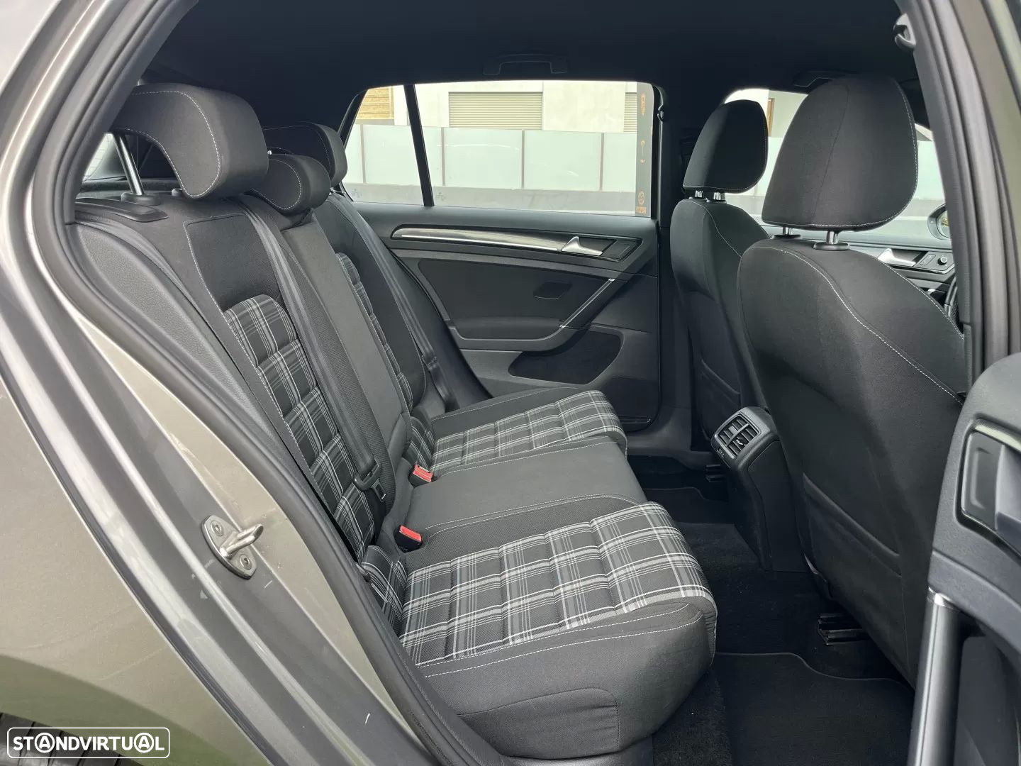 VW Golf 2.0 TDi GTD DSG - 40
