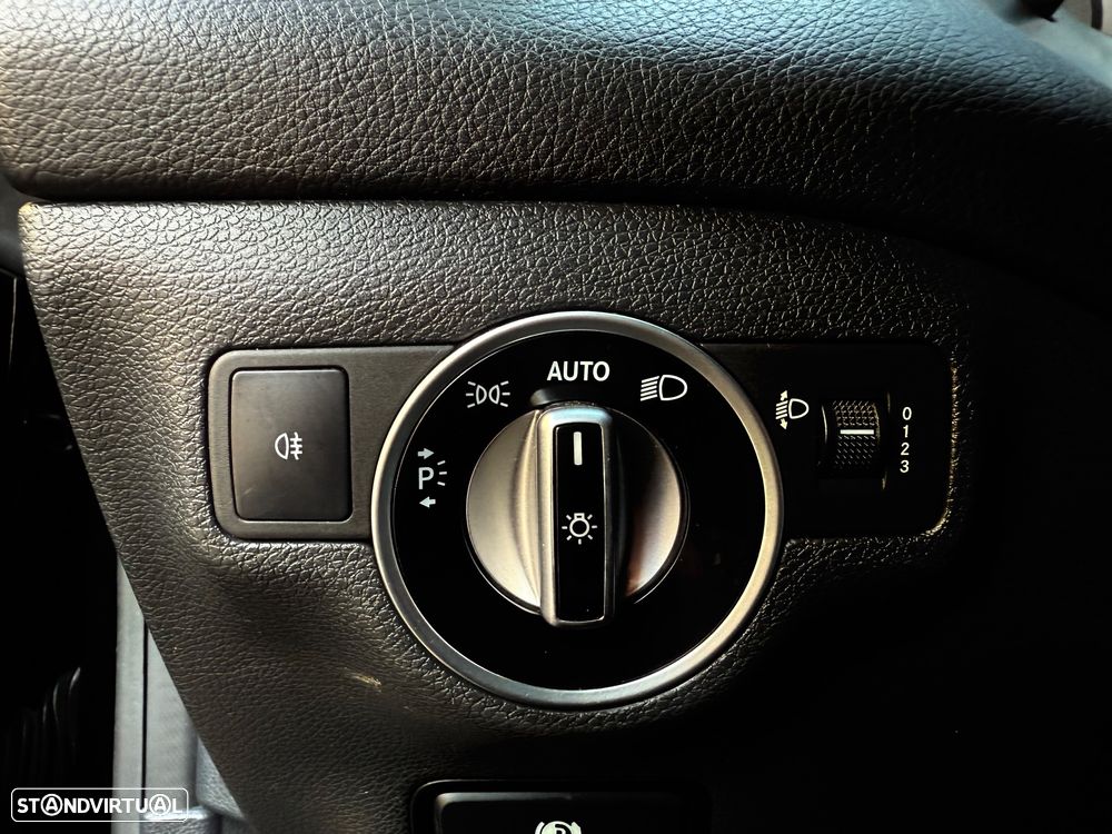 Mercedes-Benz CLA 180 d Shooting Brake - 14