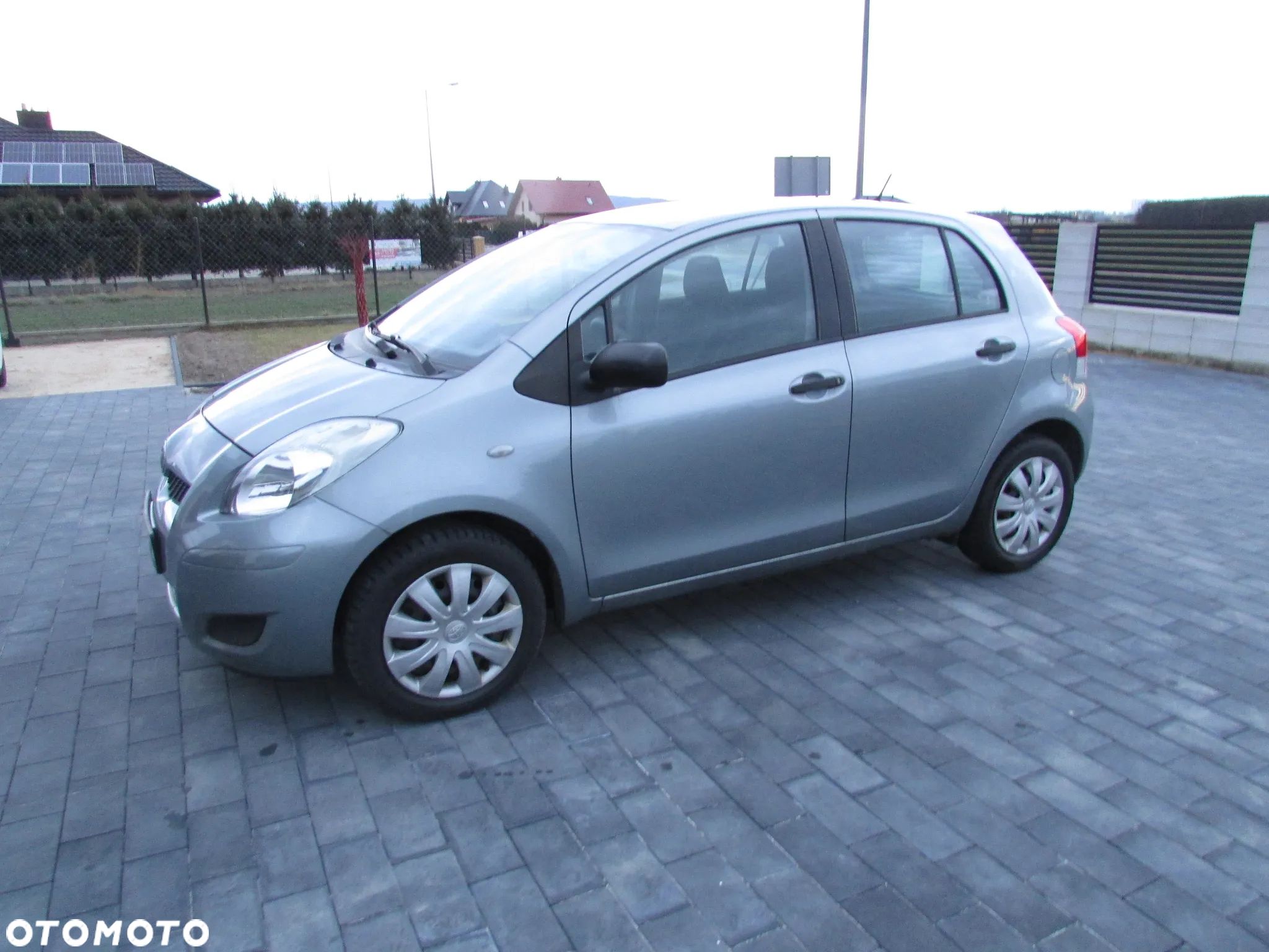Toyota Yaris 1.0 VVT-i Sol - 1
