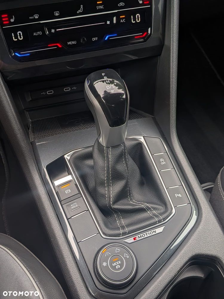 Volkswagen Tiguan 2.0 TDI SCR 4MotION DSG R-Line - 27