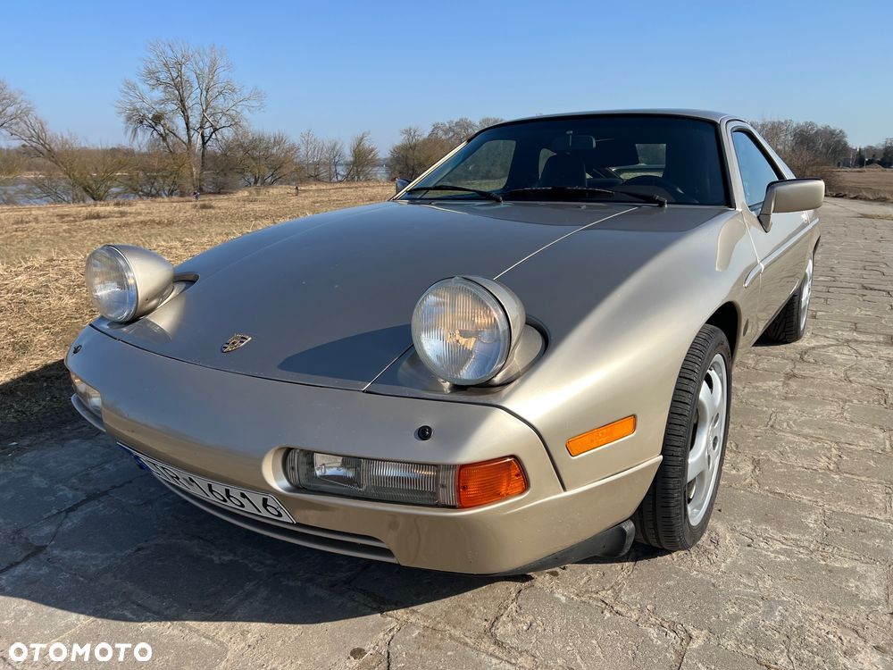 Porsche 928 - 1