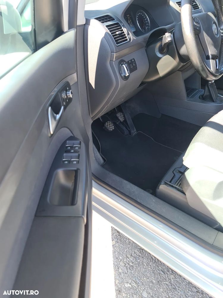 Volkswagen Touran 1.6 TDI BlueMotion Technology Comfortline - 9
