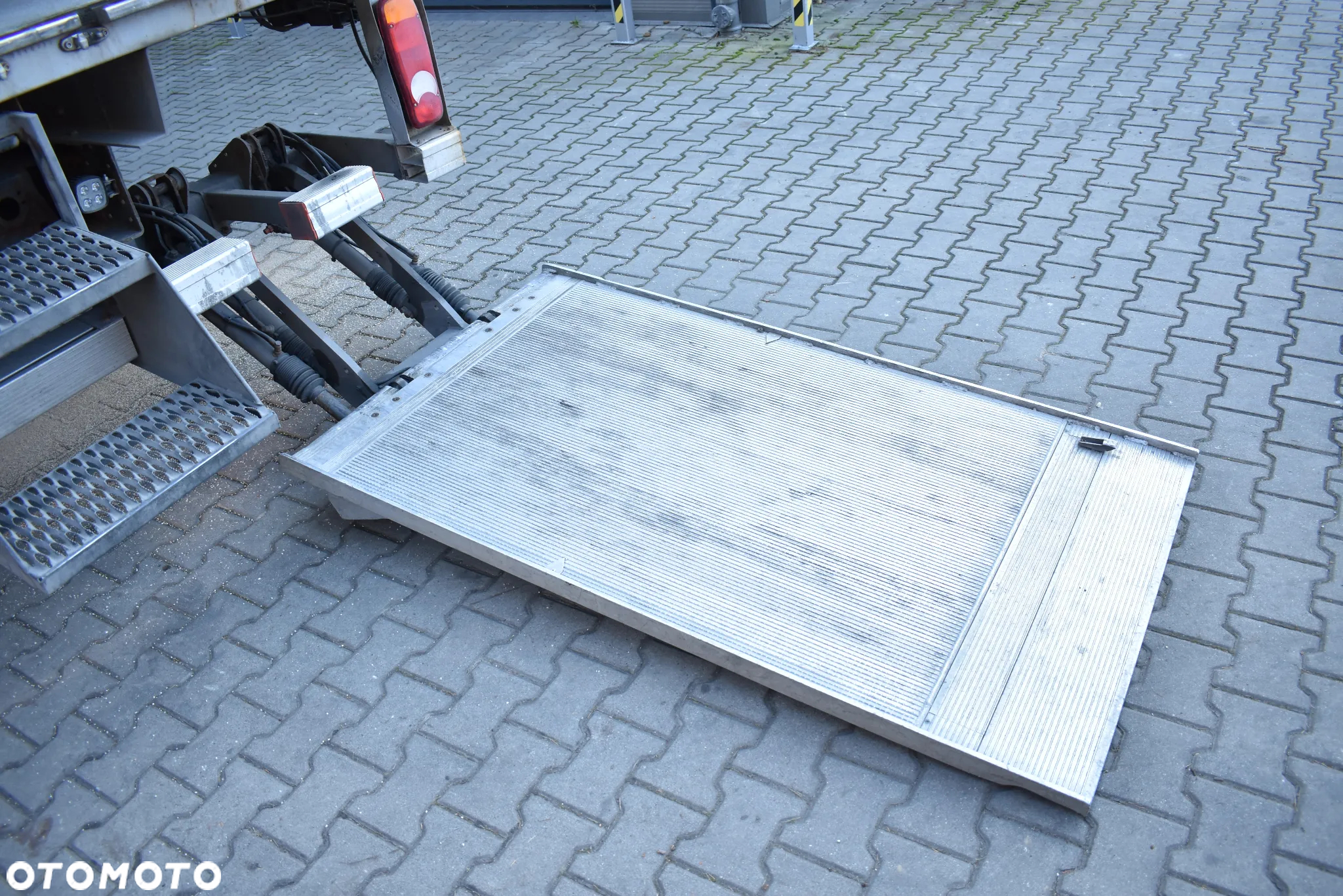 Iveco Eurocargo 140-250 Euro 6 Chłodnia / Mroźnia 7.50 Multitemperatura Winda ! Sprowadzone ! - 20