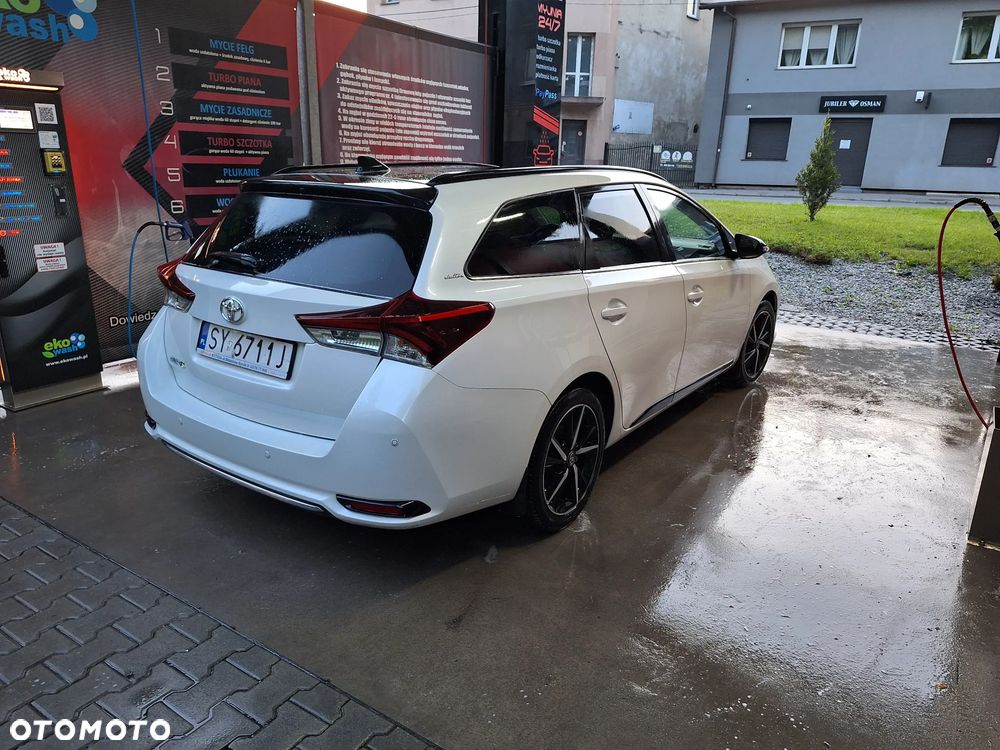 Toyota Auris 1.6 Selection - 3