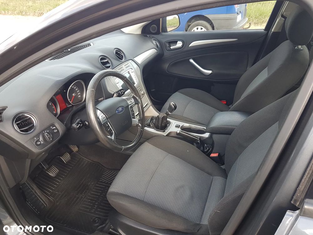 Ford Mondeo 2.0 Ambiente - 15