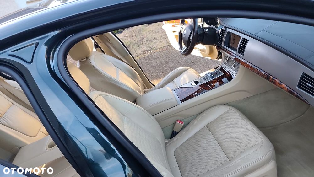 Jaguar XF 3.0 V6 Luxury - 33