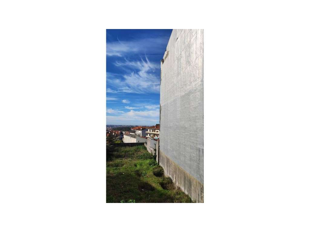 Terreno com viabilidade de construção de prédio - Baguim do Monte - Grande imagem: 4/5