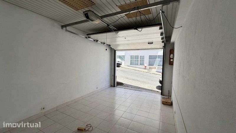GARAGEM EM BOX C/Acesso pela Rua - Rua do Ténis, Albufeira - Grande imagem: 4/4