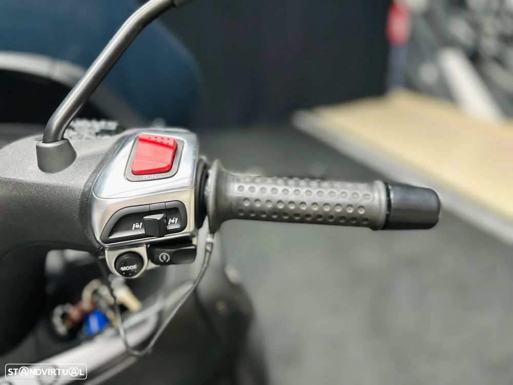 Piaggio MP3 - 15
