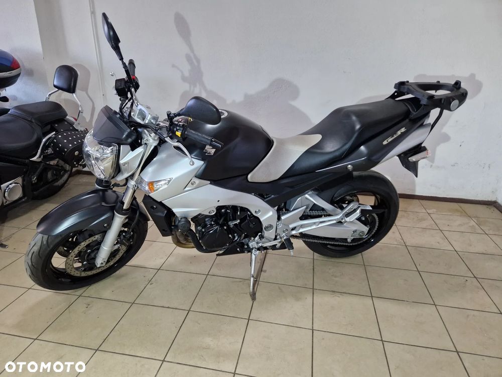 Suzuki GSR - 10