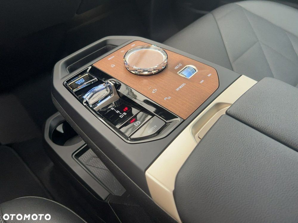 BMW iX xDrive40 - 18