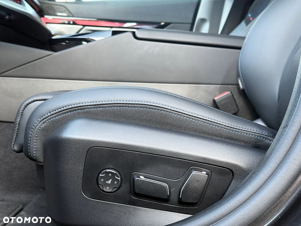 BMW Seria 5 520i - 28