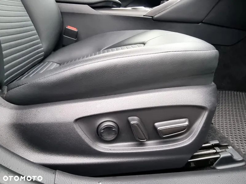 Toyota Camry 2.5 Hybrid Prestige CVT - 20