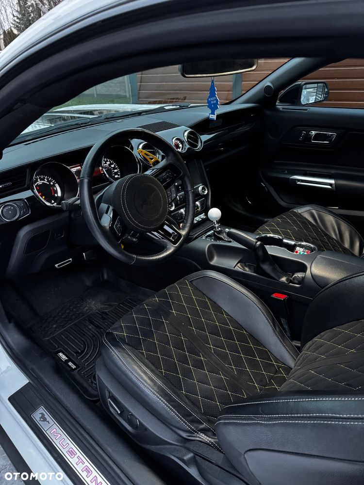 Ford Mustang - 8