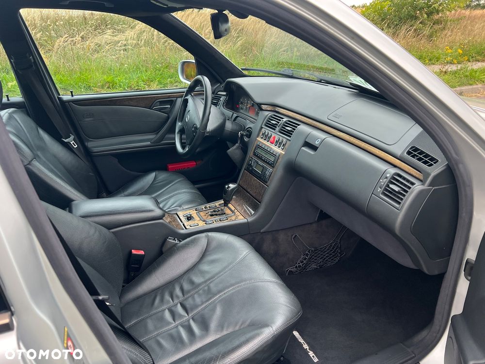 Mercedes-Benz Klasa E 55 AMG - 13
