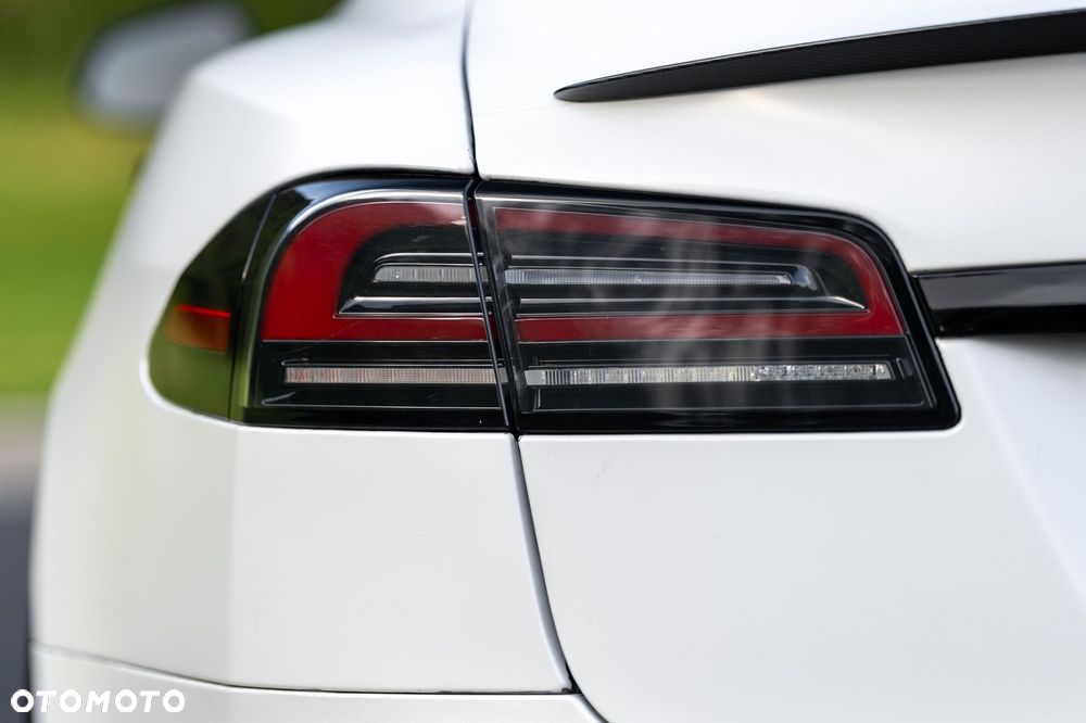 Tesla Model S - 10