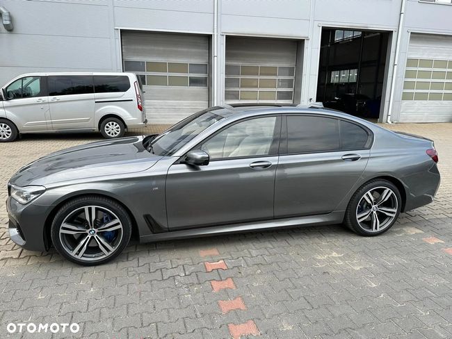 BMW Seria 7 750i xDrive