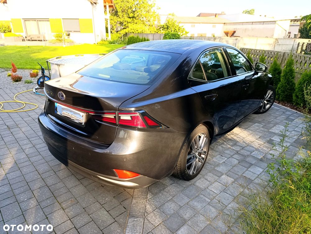 Lexus IS 300h Business Edition - 3