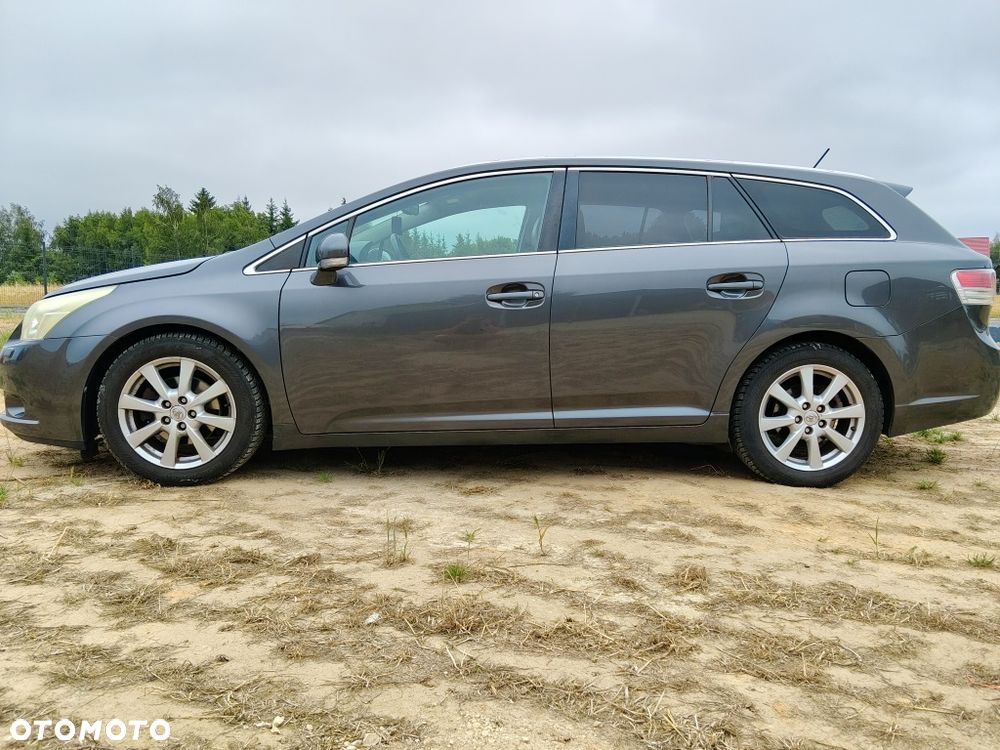 Toyota Avensis - 2