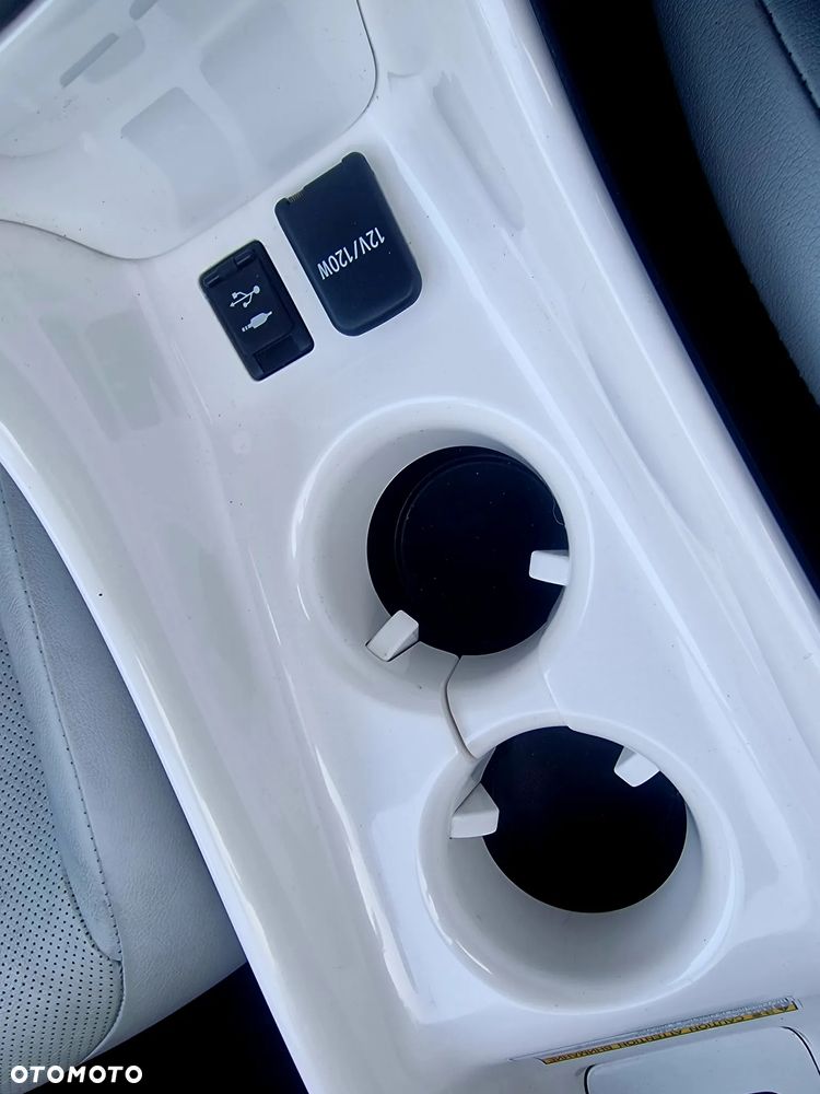 Toyota Prius Hybrid Executive - 33