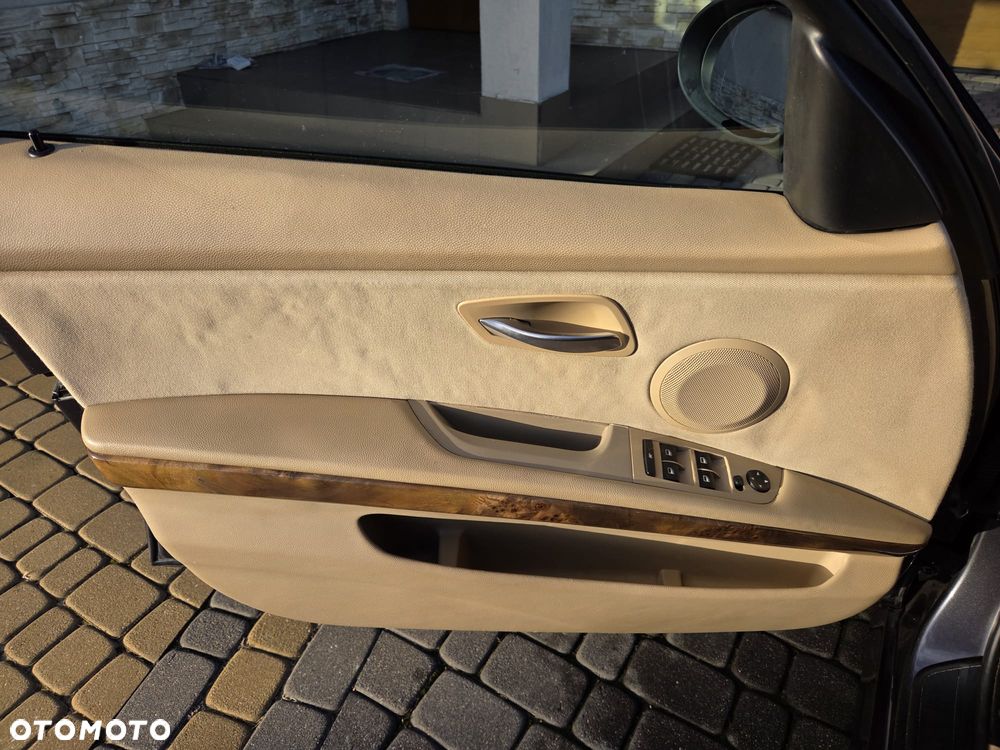 BMW Seria 3 320i - 23
