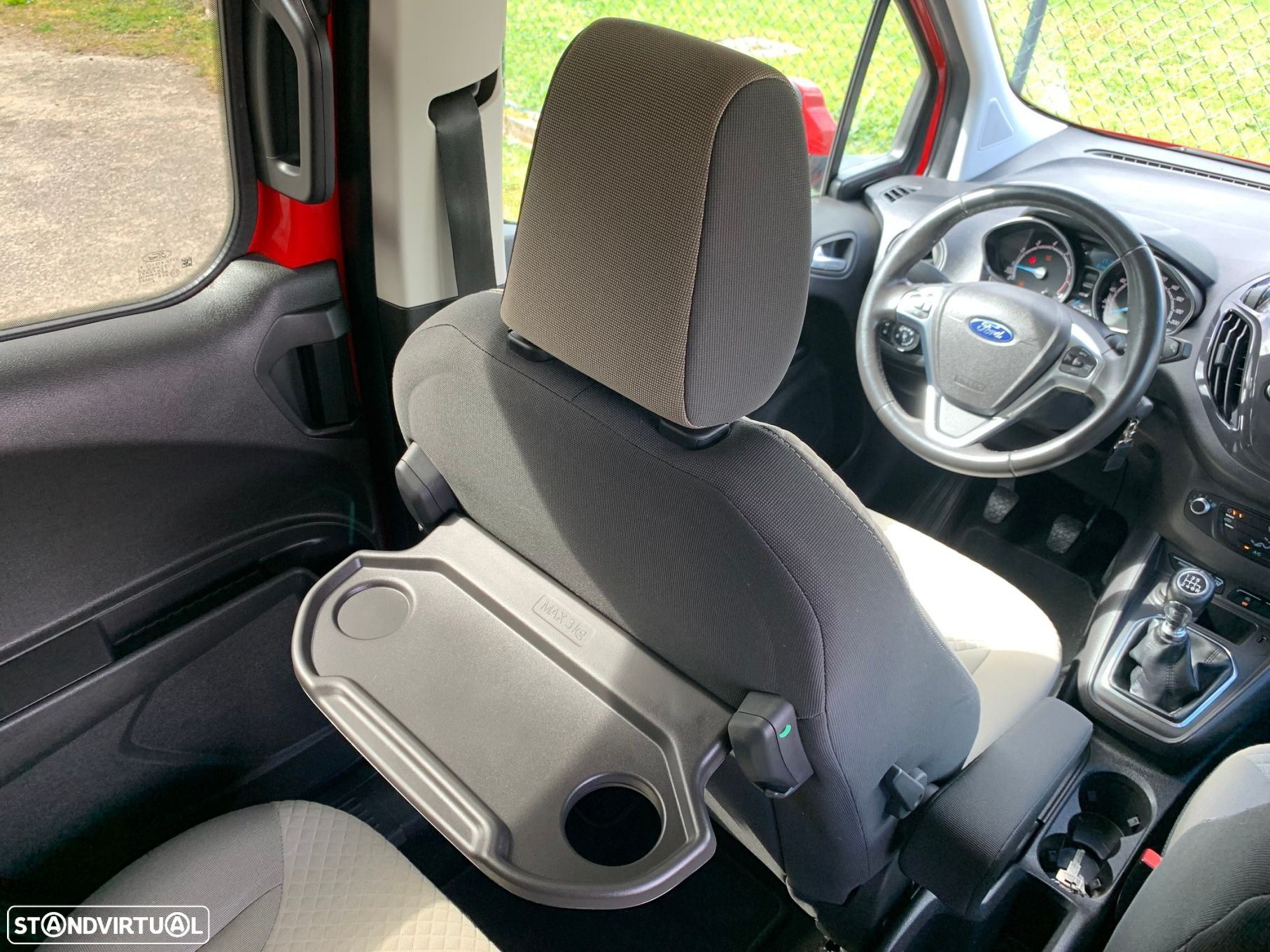 Ford Tourneo Connect 1.0i EcoBoost Titanium - 47