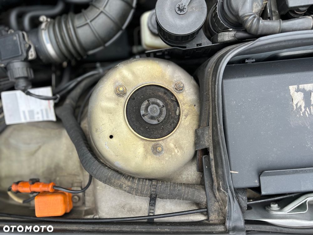 BMW Seria 5 520i - 32
