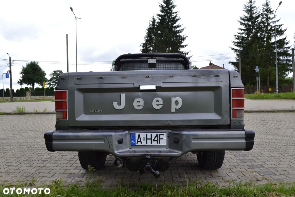 Jeep Comanche - 9