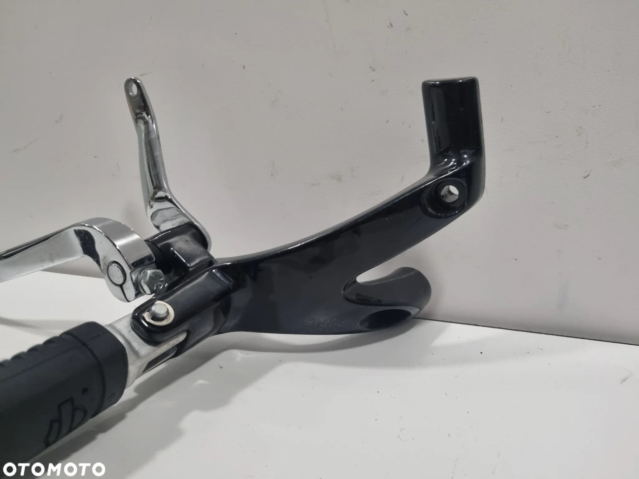 Harley Davidson Softail M8 Mocowanie Podnóżka Set lewy 33600134  FXFBS Fat Bob - 2
