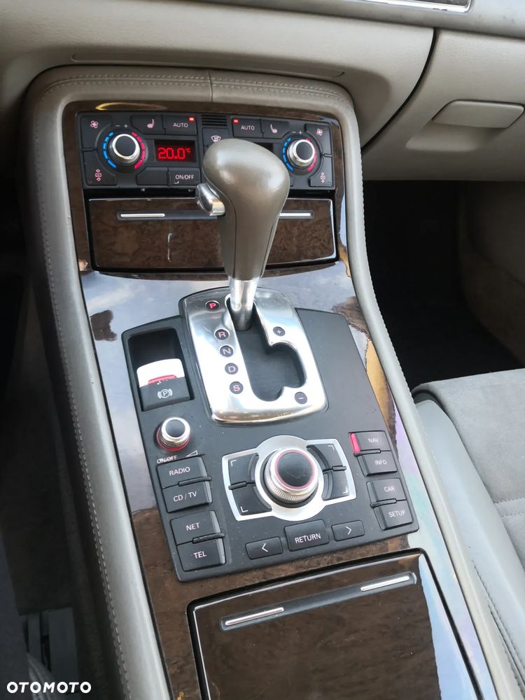 Audi A8 4.2 Quattro - 23