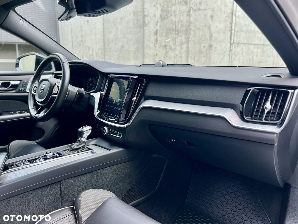 Volvo S60 T6 AWD R-Design - 31