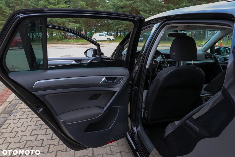 Volkswagen Golf 1.6 TDI DPF Highline - 25