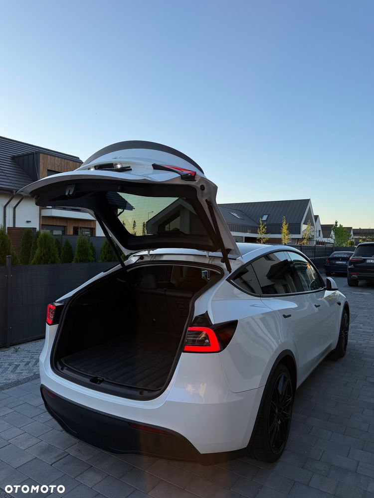 Tesla Model Y Performance AWD - 9