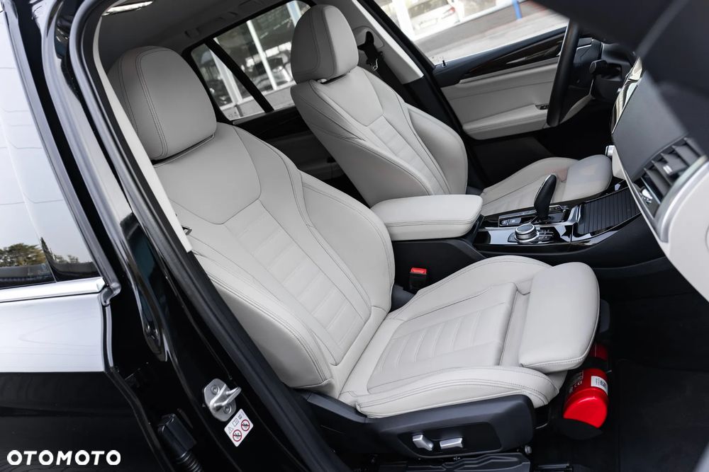 BMW X3 xDrive30i Luxury Line - 24