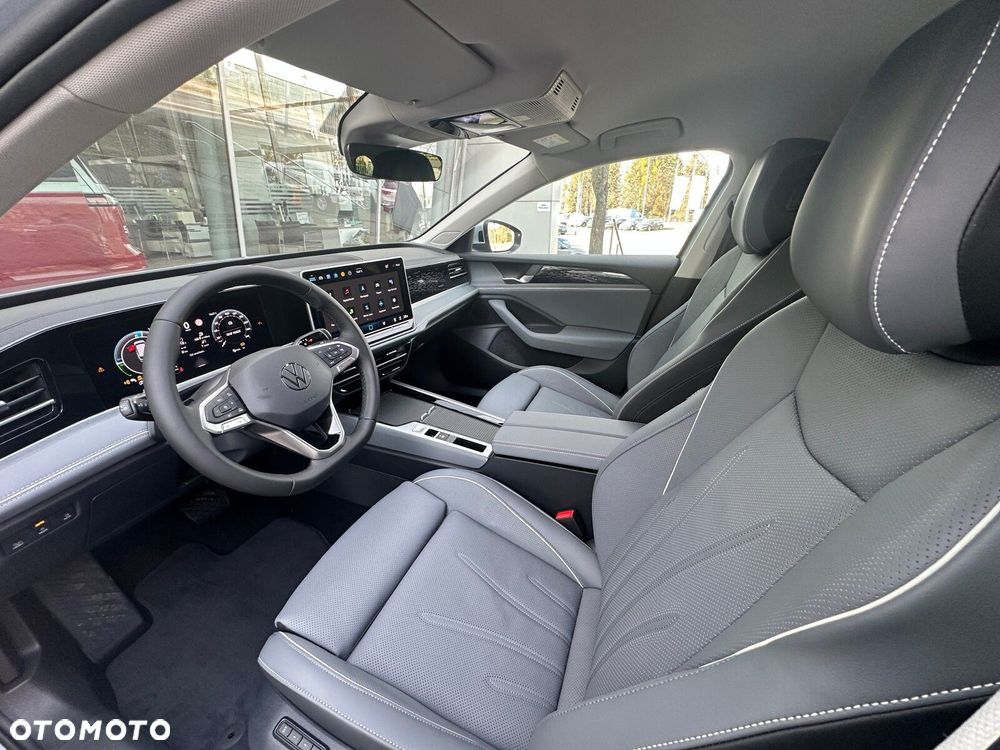 Volkswagen Passat - 12