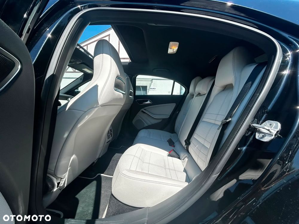 Mercedes-Benz Klasa A 200 7G-DCT Urban - 16