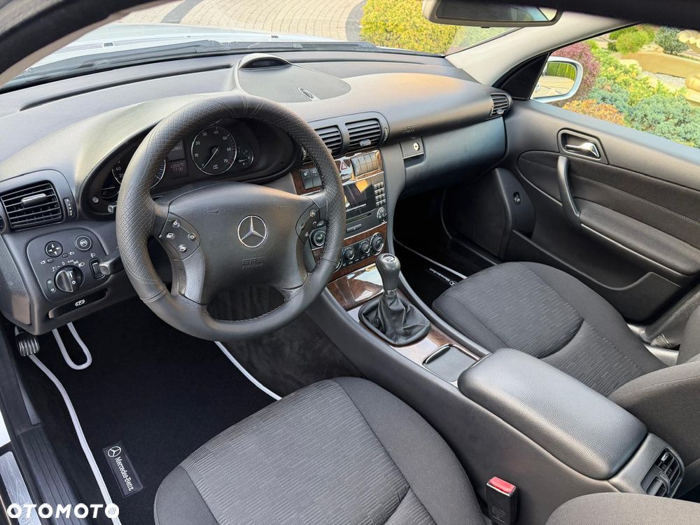 Mercedes-Benz Klasa C 180 Kompressor Elegance Sport Edition - 22