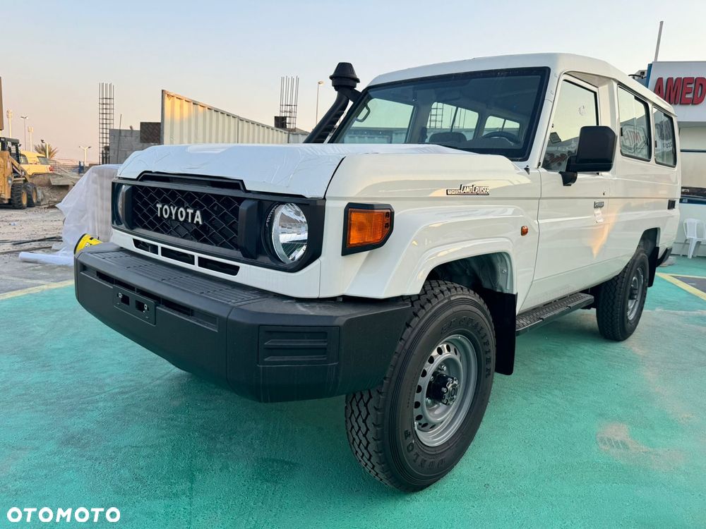 Toyota Land Cruiser - 1