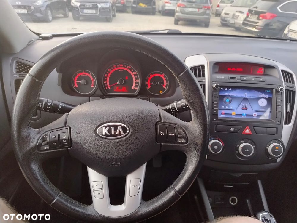Kia Ceed - 8