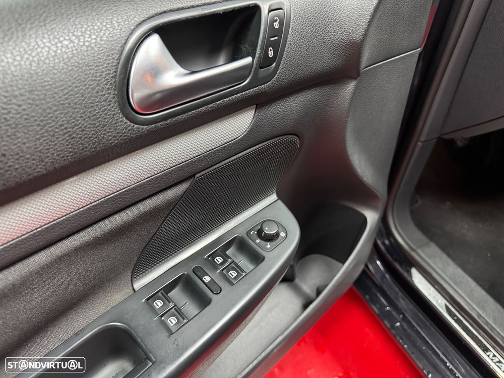 VW Golf Variant 2.0 TDi DPF MATCH - 17