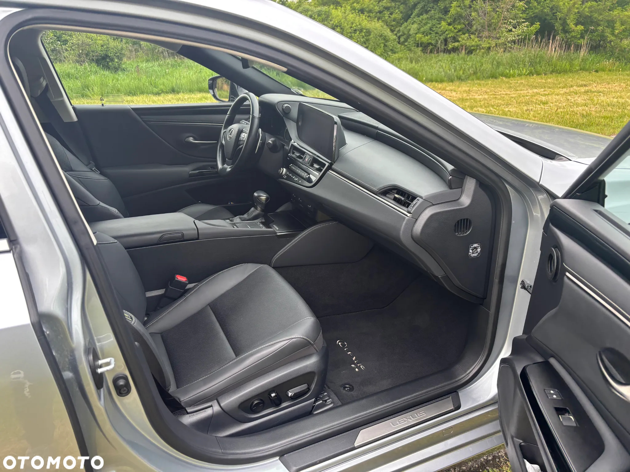 Lexus ES 300h Business Edition - 12