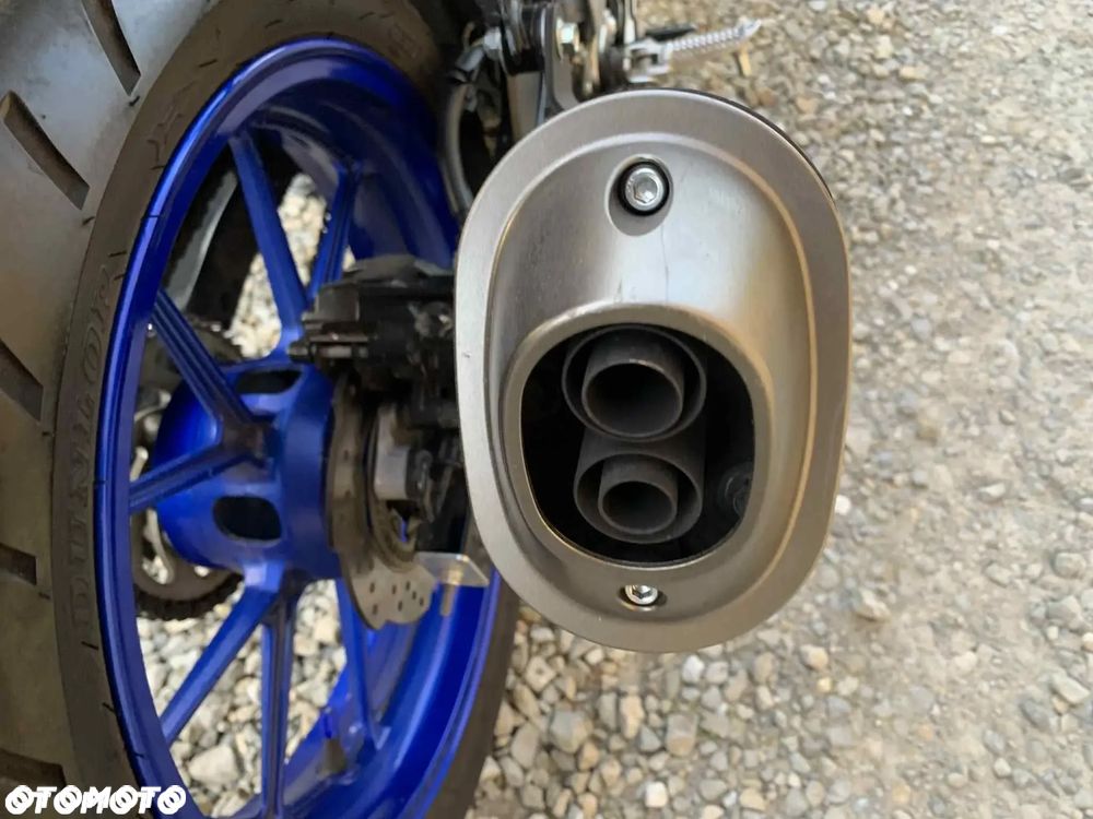 Suzuki GSX - 21