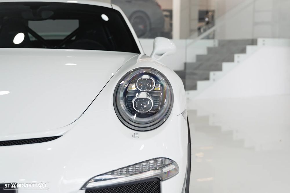 Porsche 911 Série F - 8