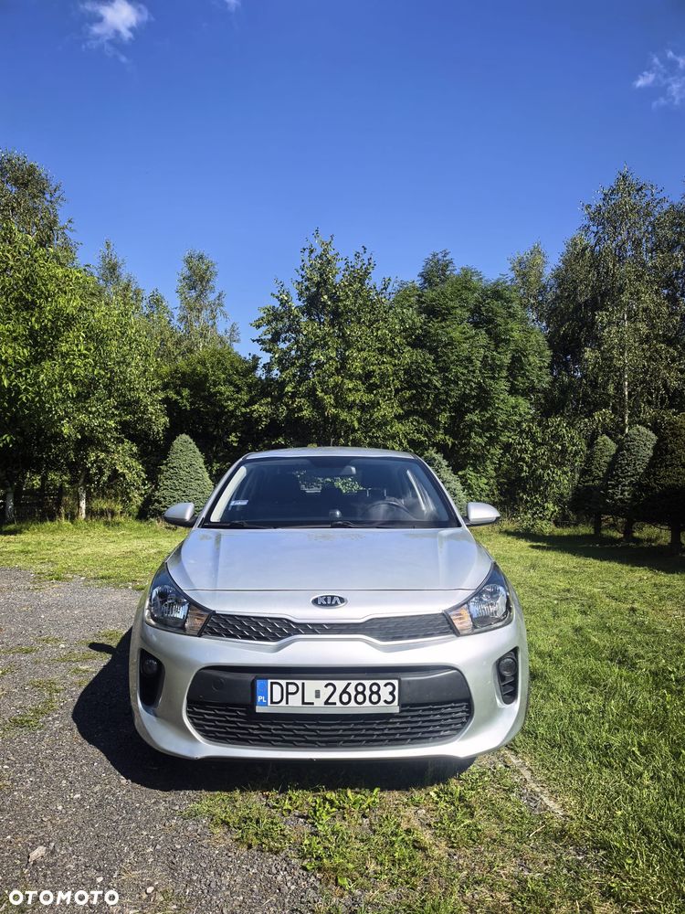 Kia Rio 1.2 L - 4