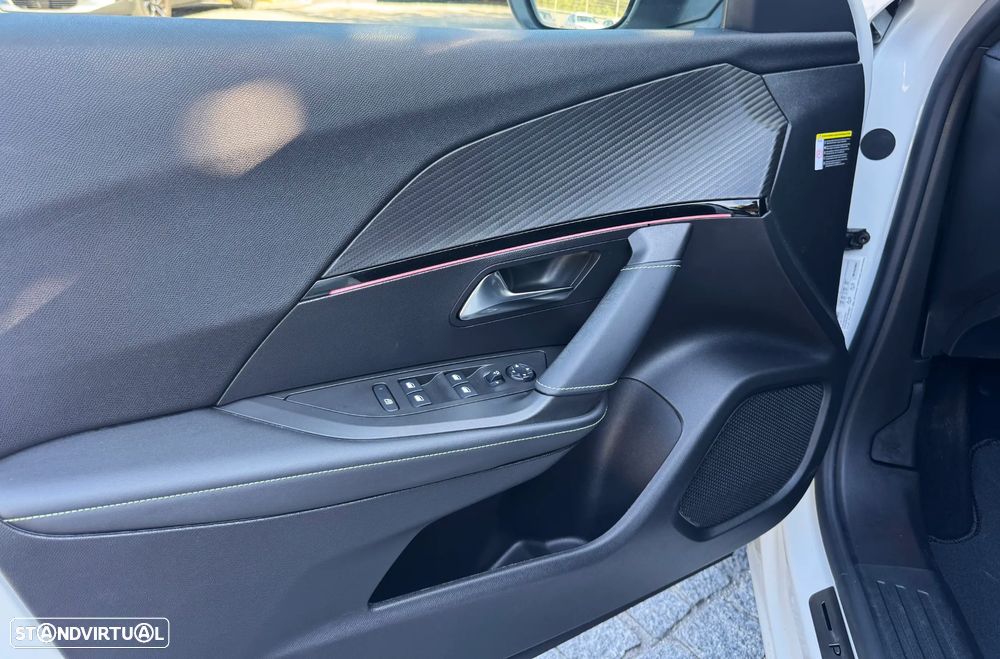 Peugeot e-2008 50 kWh GT - 15