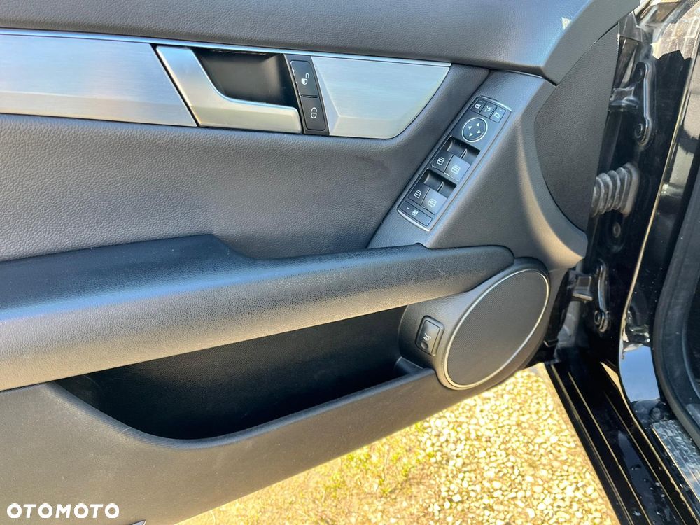 Mercedes-Benz Klasa C 180 BlueEFFICIENCY 7G-TRONIC Avantgarde - 14