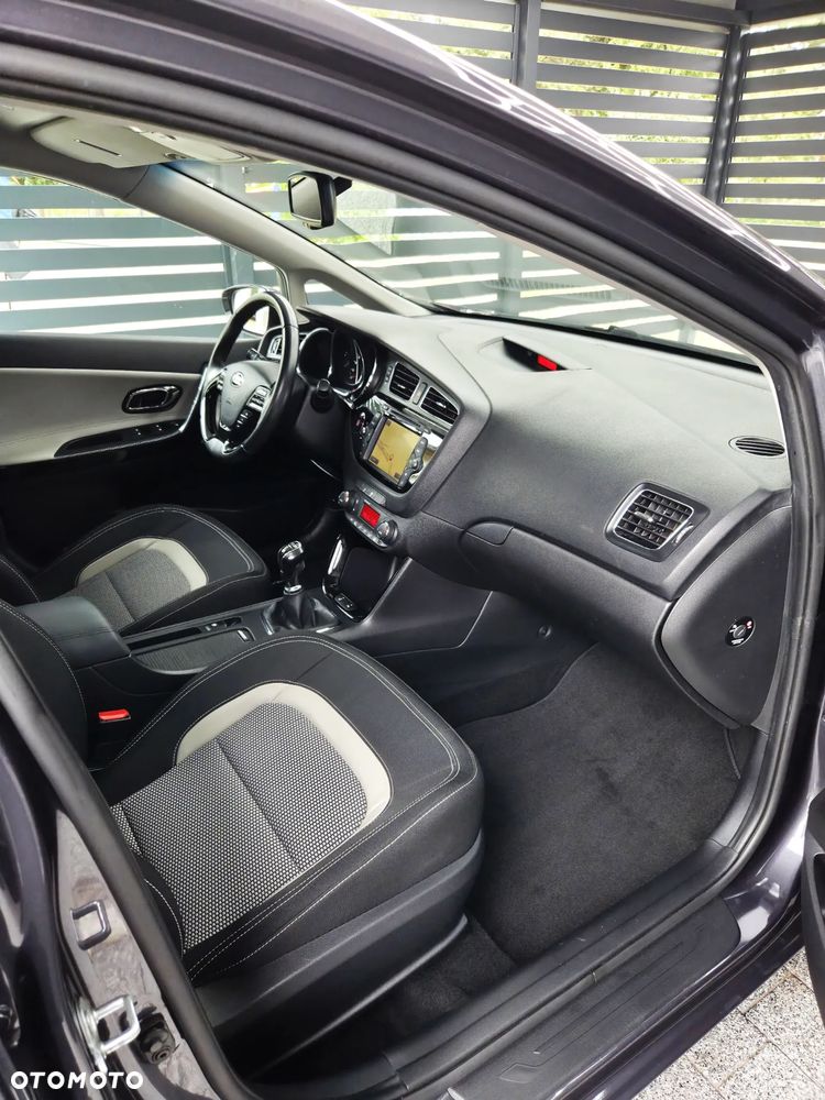 Kia Ceed 1.6 GDI Dream Team Edition - 9