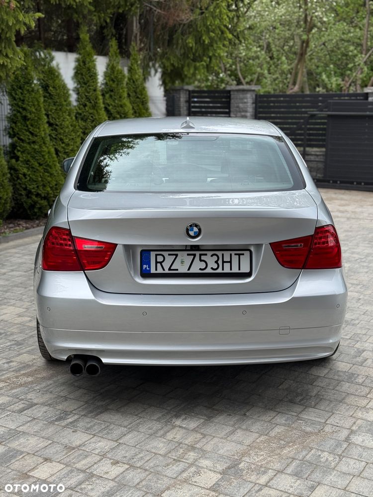 BMW Seria 3 330i xDrive Edition Sport - 4